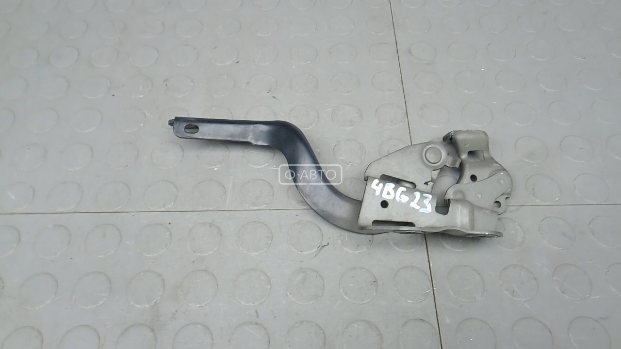 Петля капота