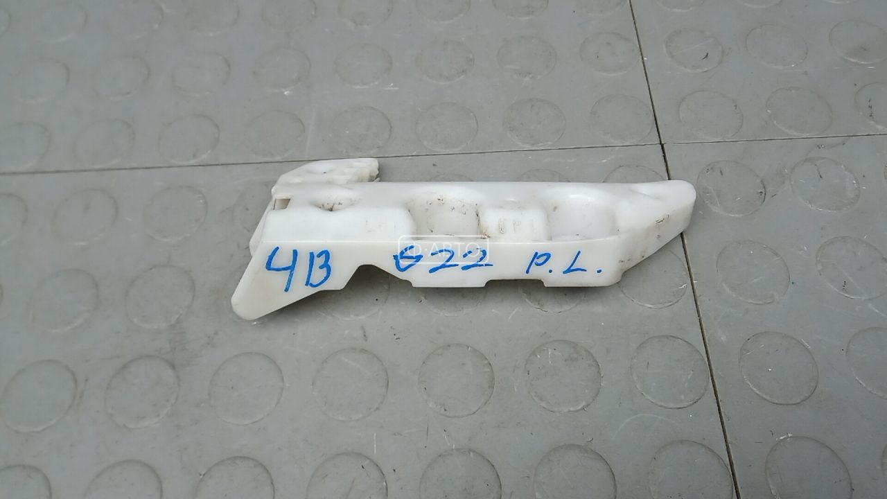 Крепление бампера переднее