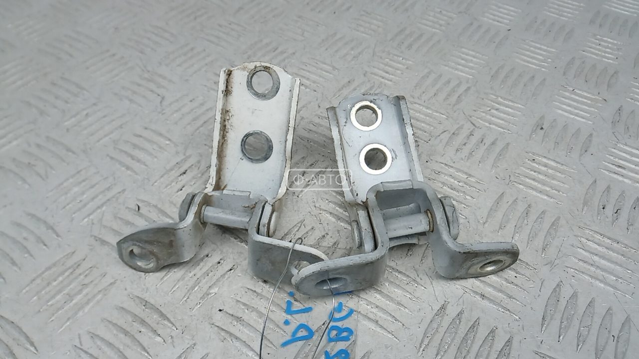 Петля передняя левая