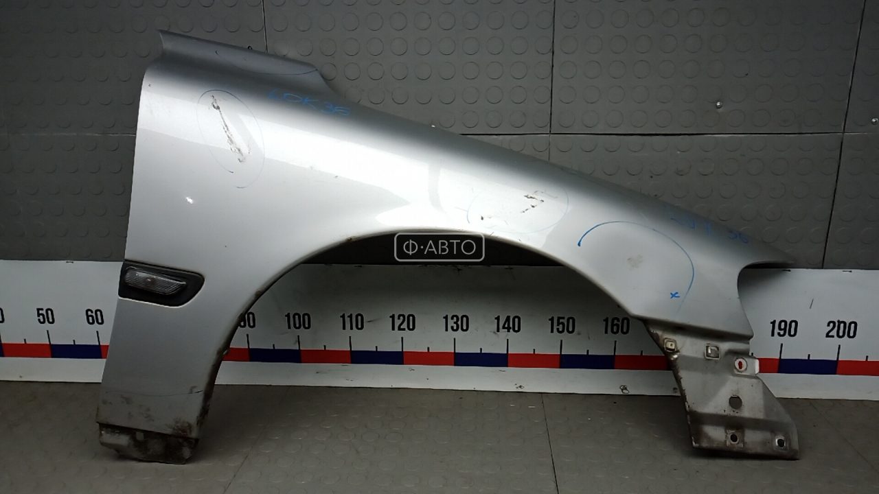 Крыло переднее правое