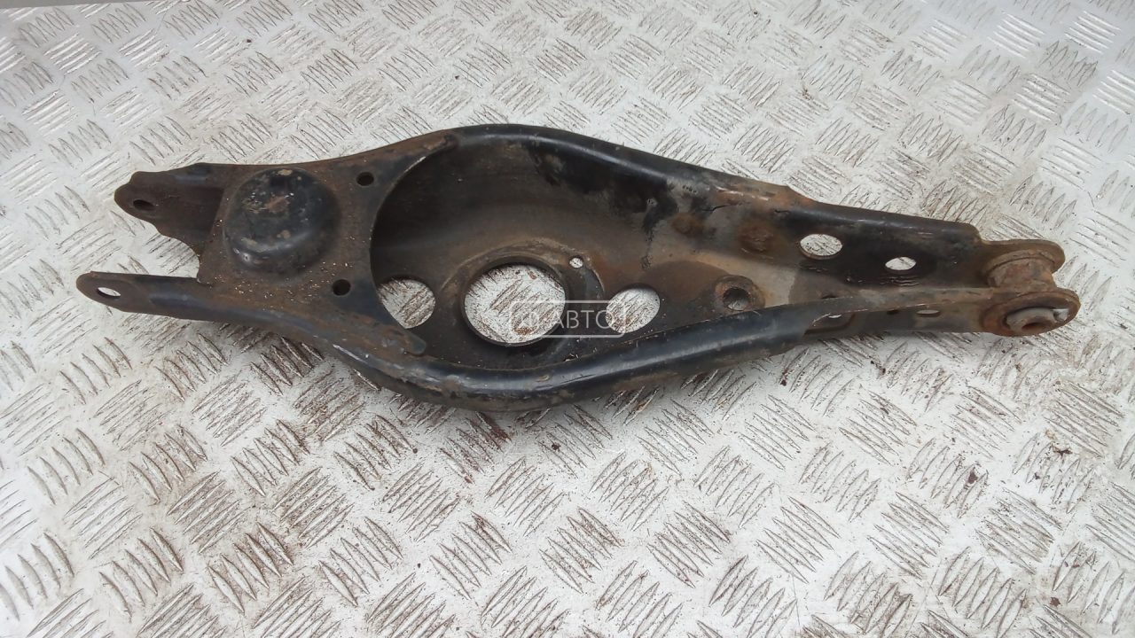 Рычаг задний