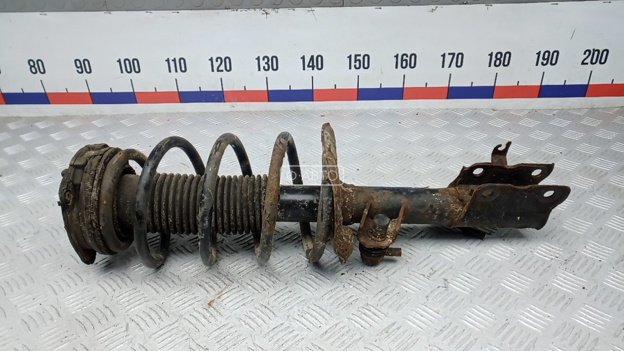 Стойка передняя правая