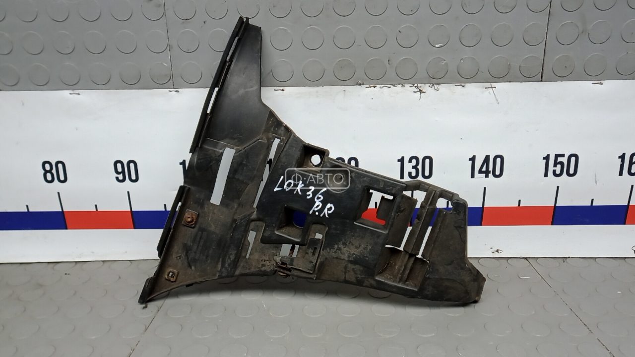 Крепление бампера переднее