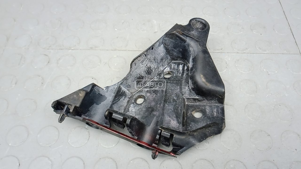 Крепление бампера переднее