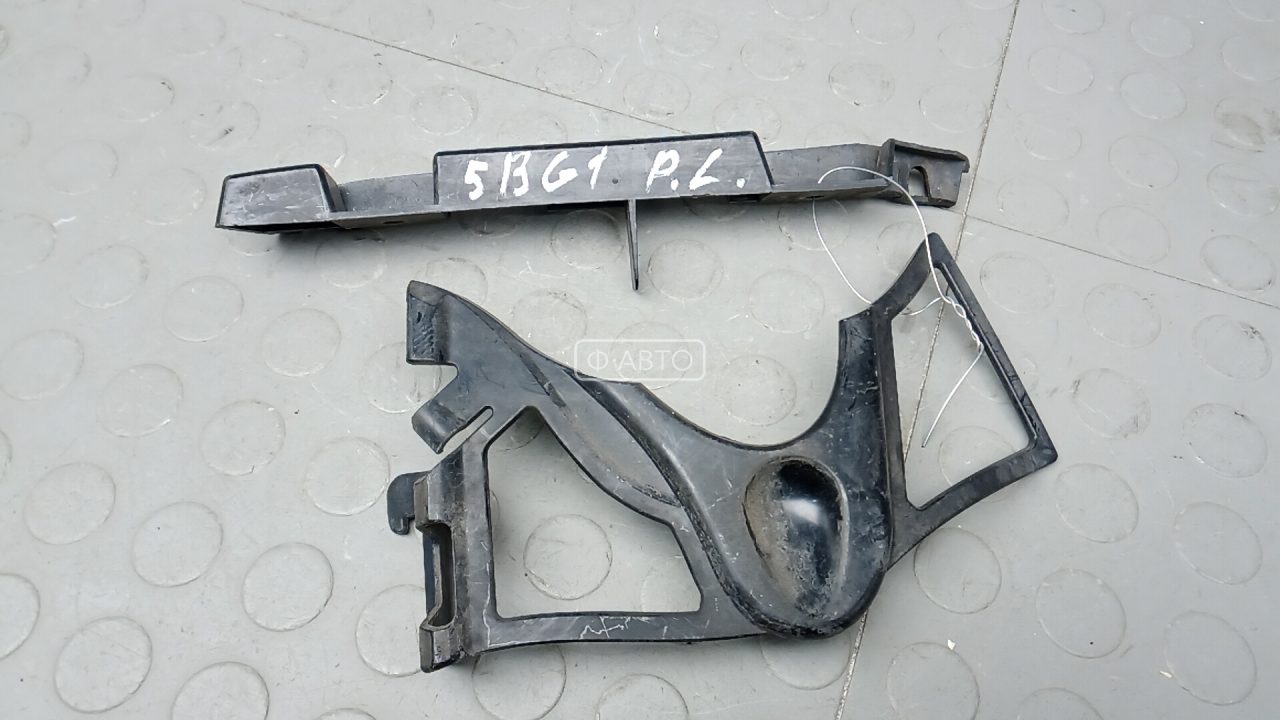 Крепление бампера переднее