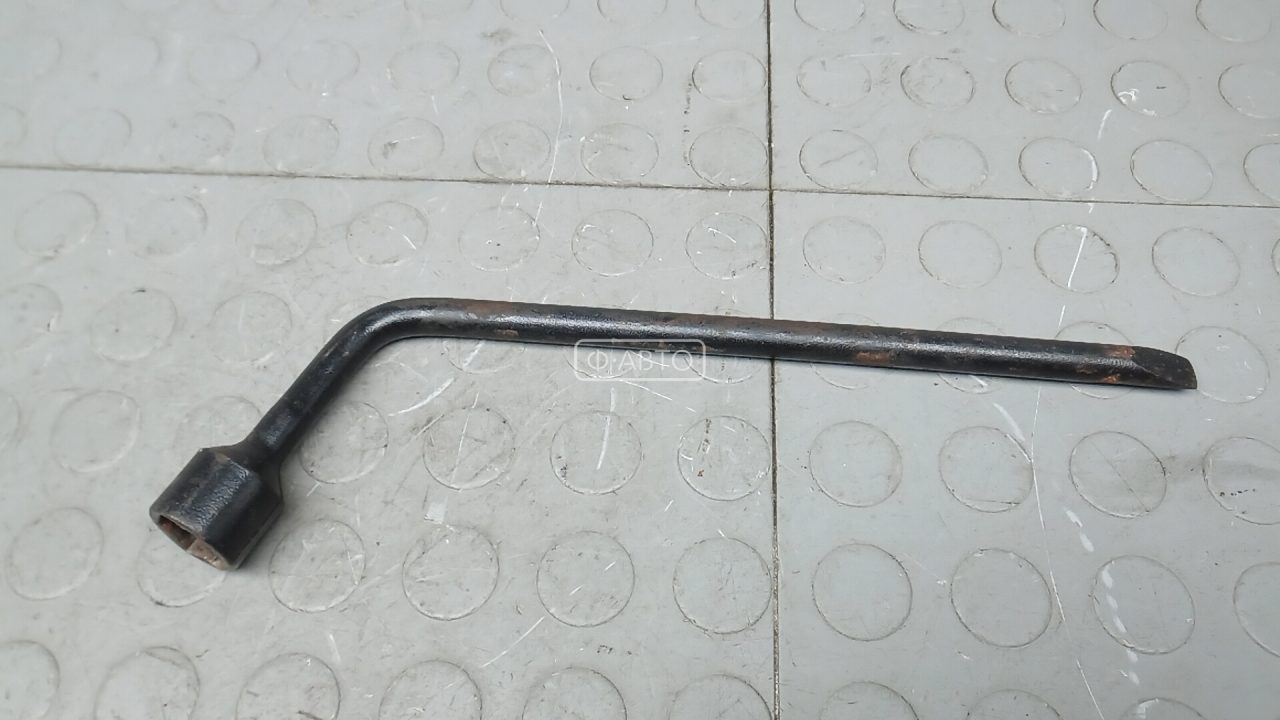 Ключ колесный