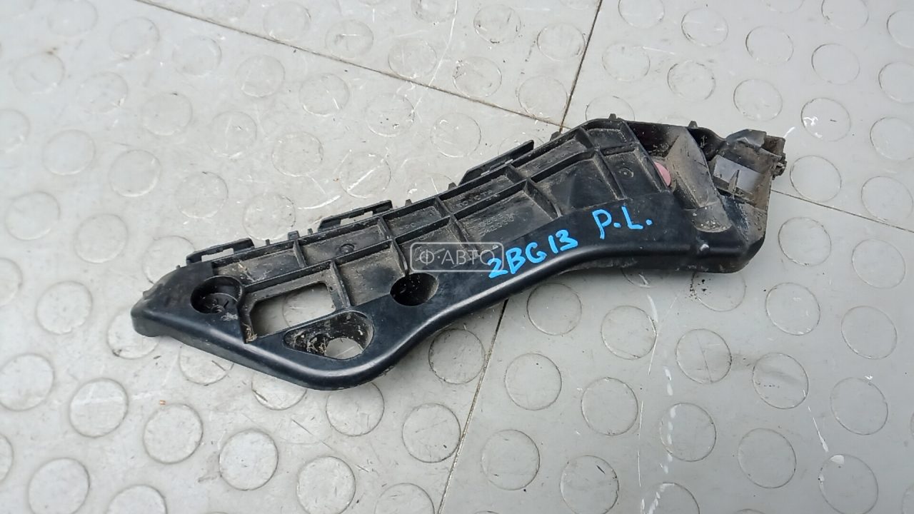 Крепление бампера переднее