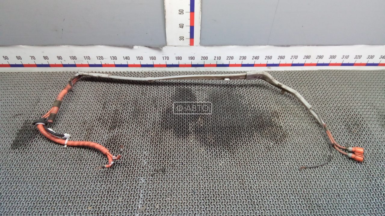 Клемма аккумулятора плюс