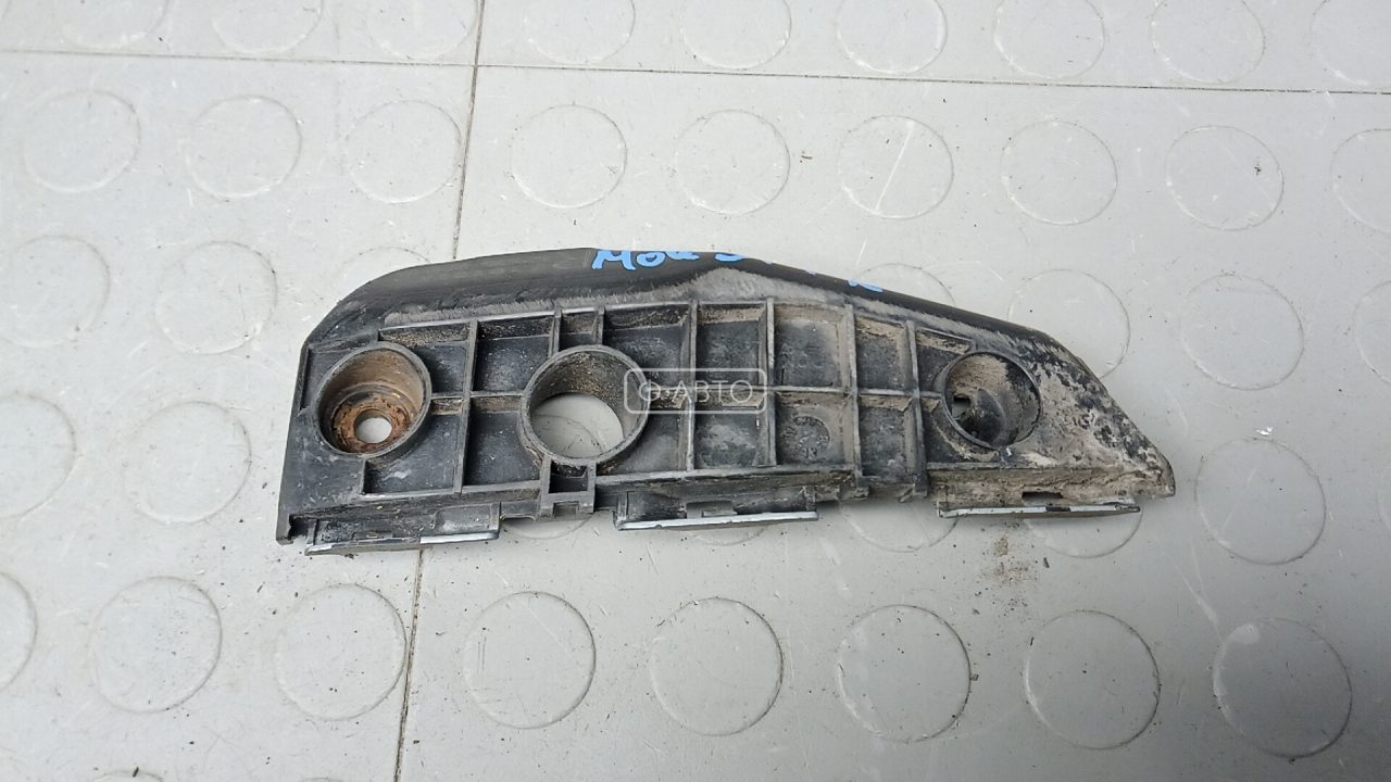 Крепление бампера переднее