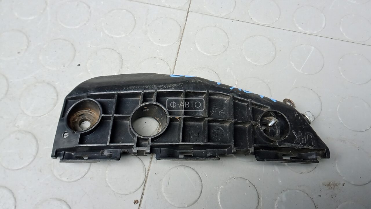 Крепление бампера переднее