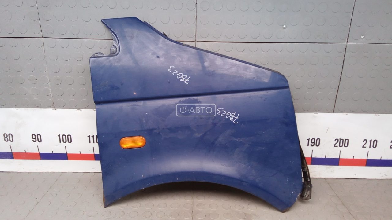 Крыло переднее правое