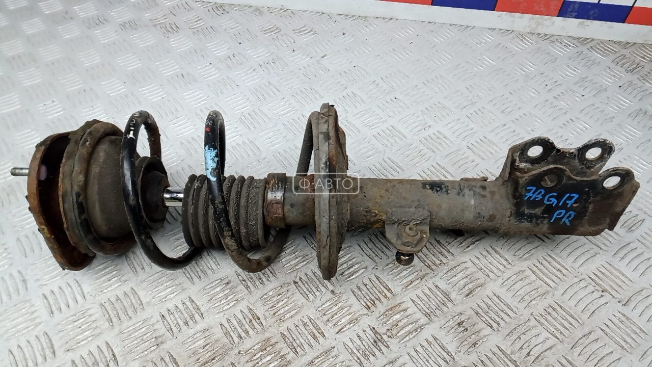 Стойка передняя правая