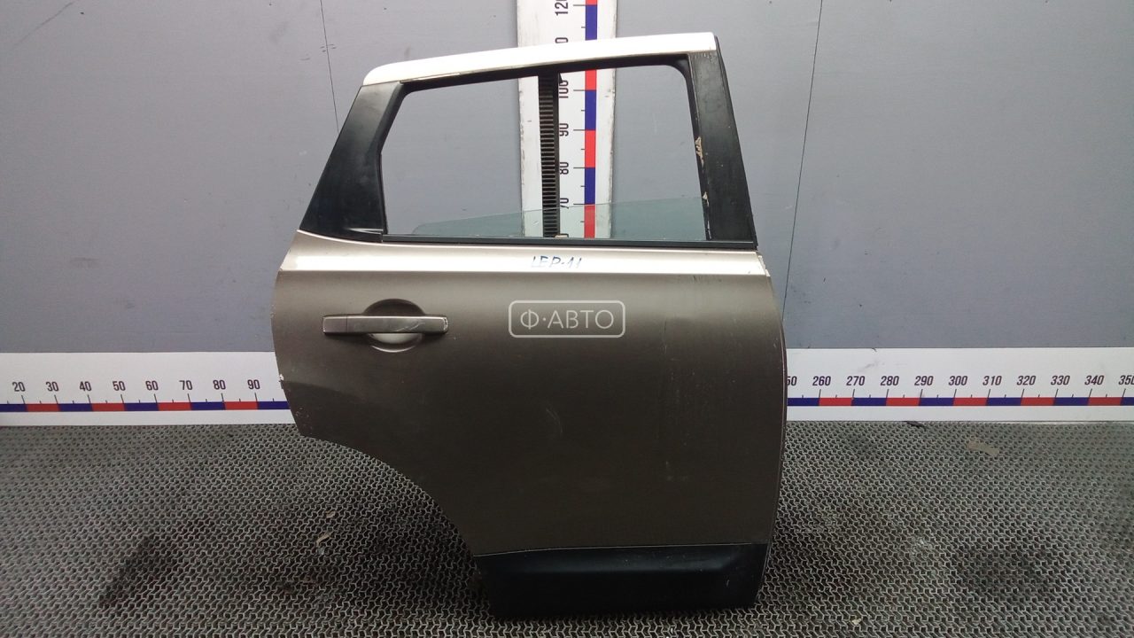 Дверь задняя правая