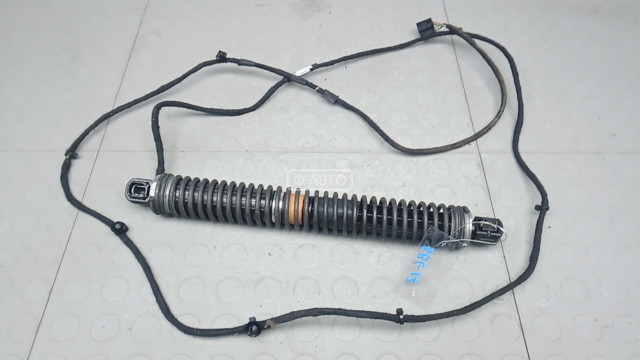 Амортизатор крышки багажника