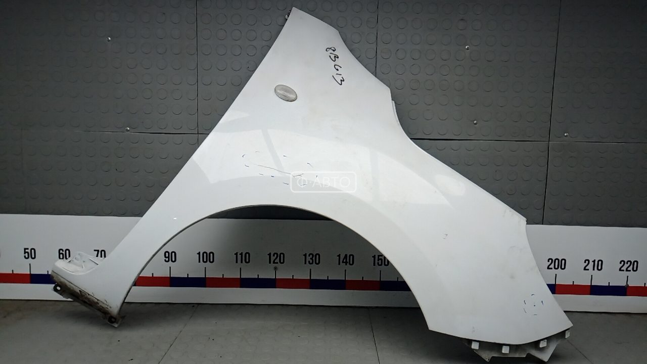 Крыло переднее правое