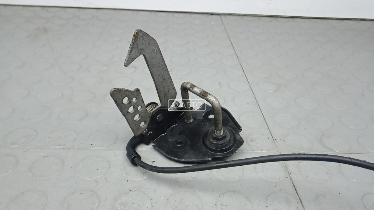 Замок капота