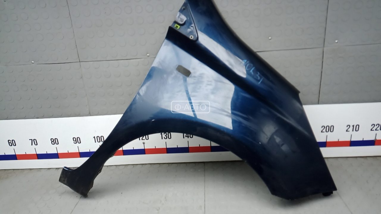 Крыло переднее правое