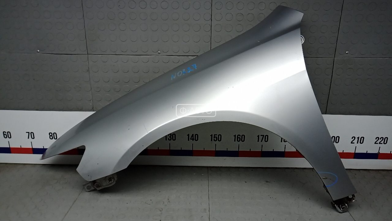 Крыло переднее левое