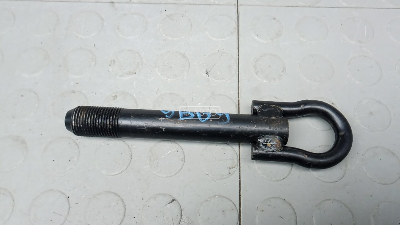 Крюк буксировочный