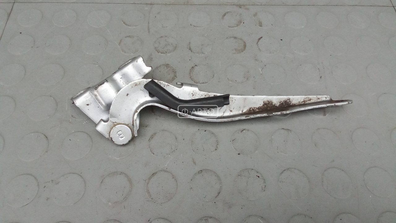 Петля капота