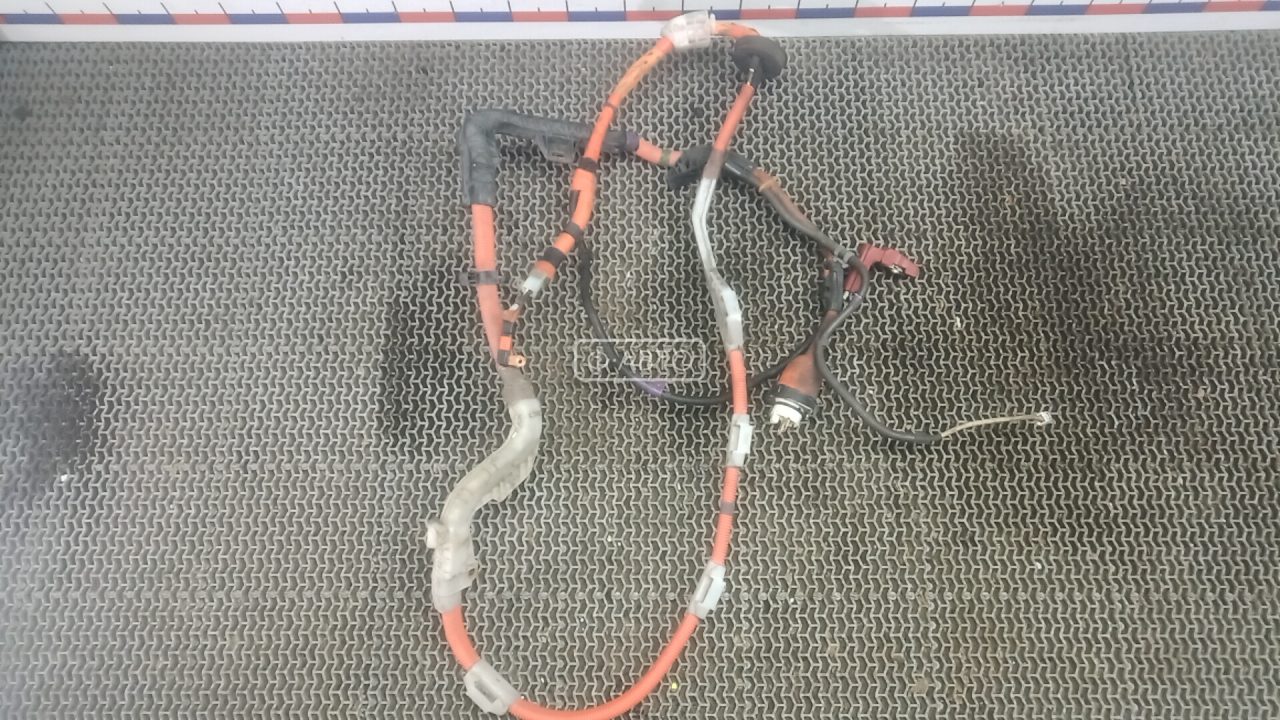 Клемма аккумулятора плюс