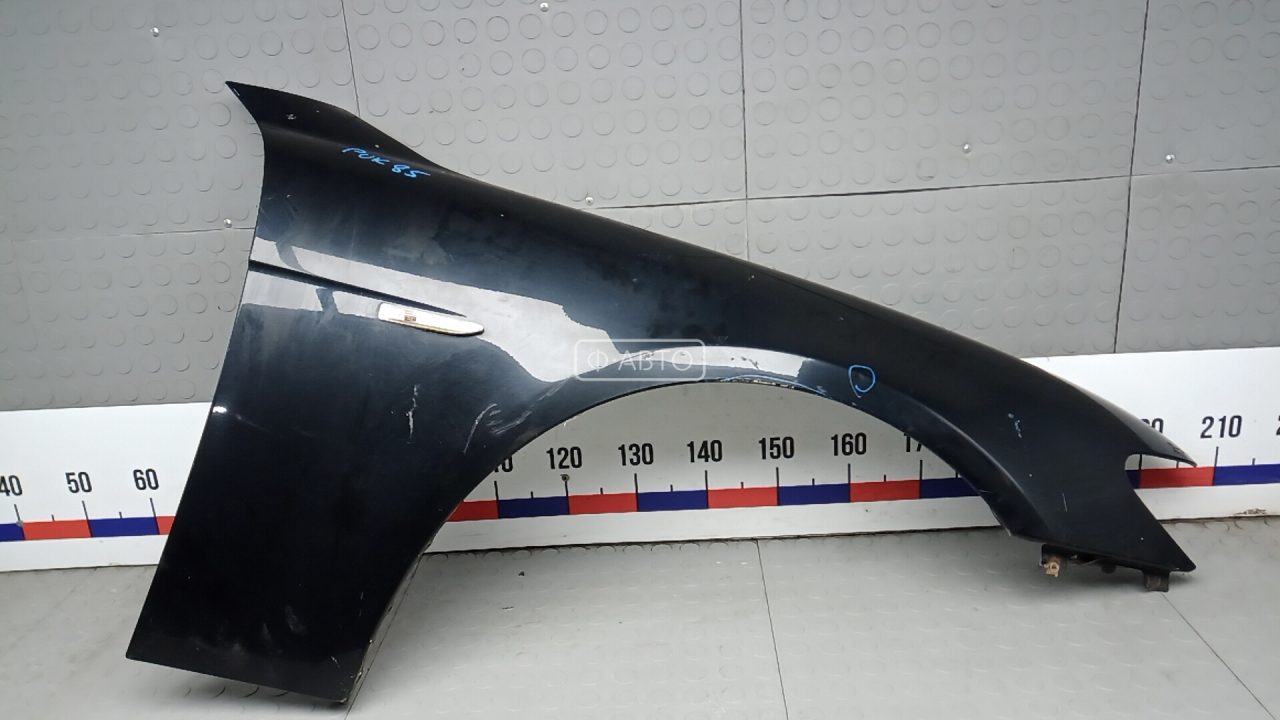 Крыло переднее правое