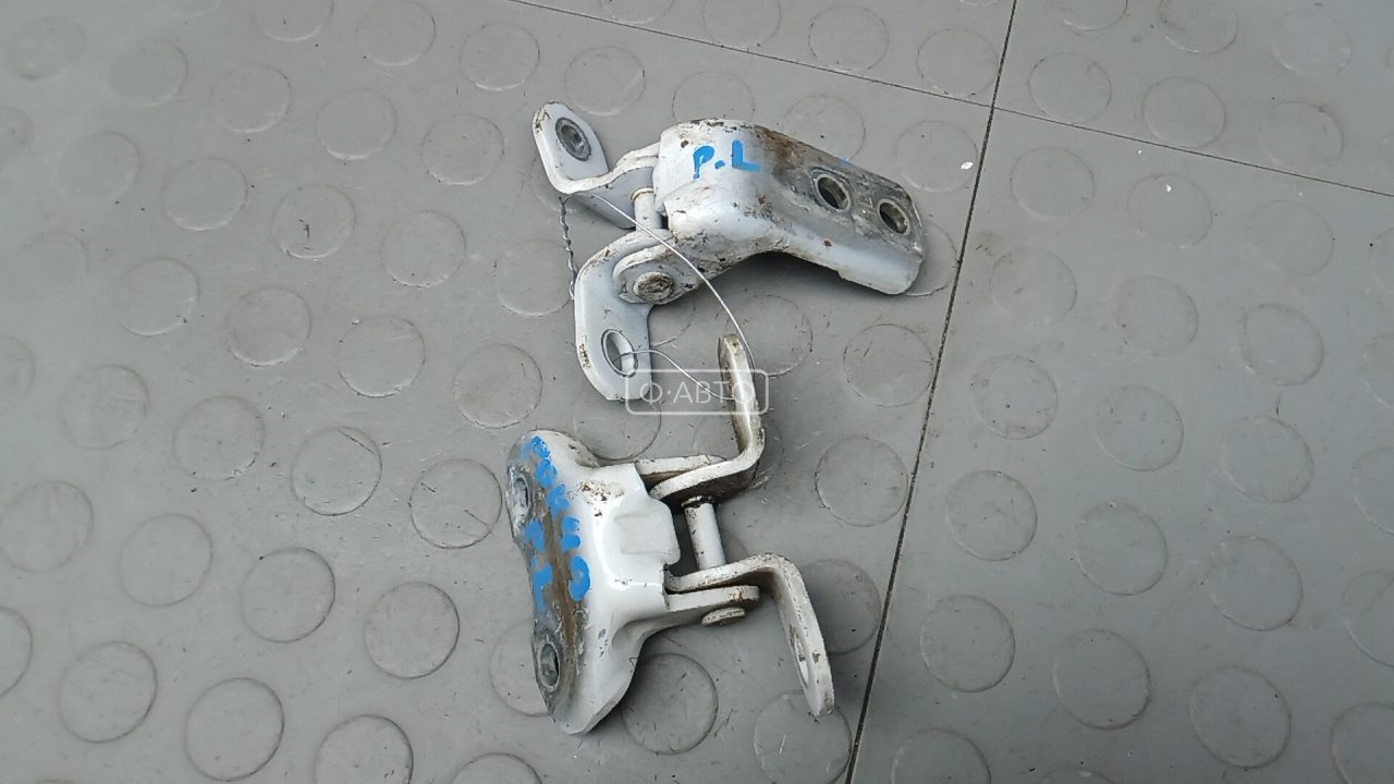 Петля передняя левая