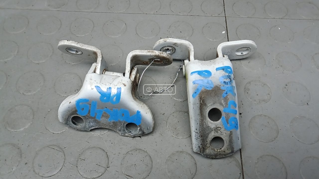 Петля передняя правая