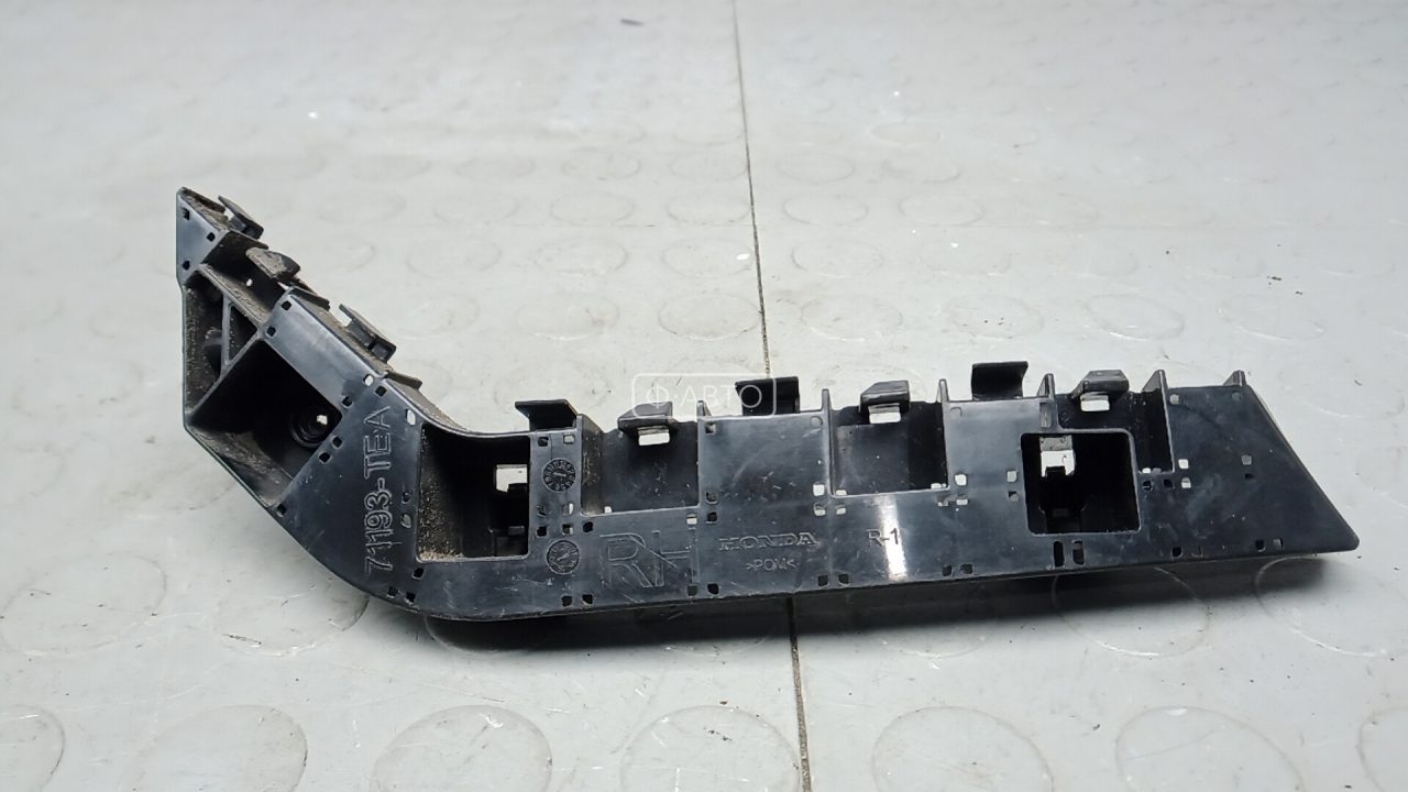 Крепление бампера переднее