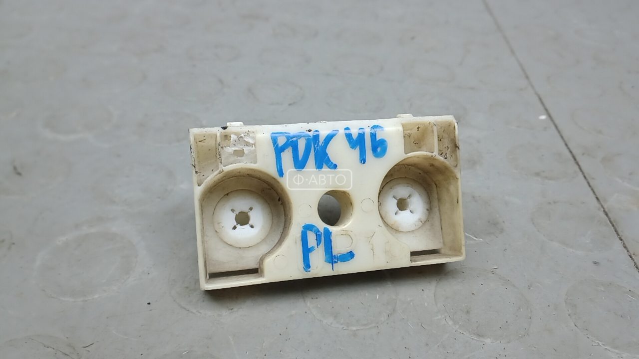 Крепление бампера переднее