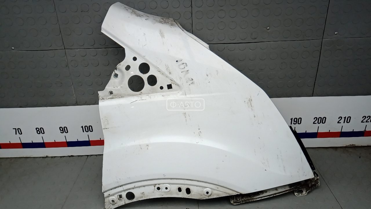 Крыло переднее правое