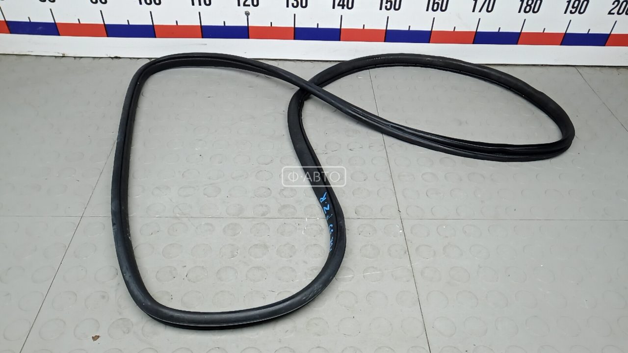 Уплотнитель двери задней правой