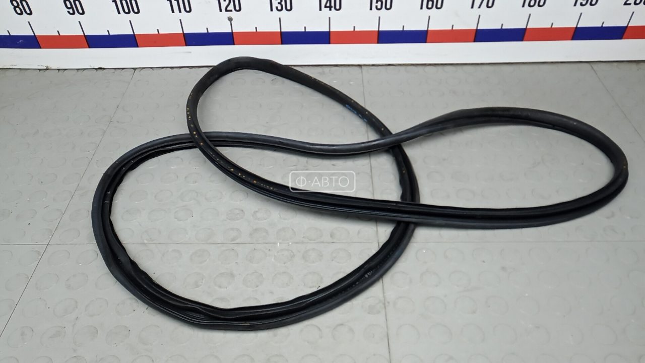 Уплотнитель двери передней правой