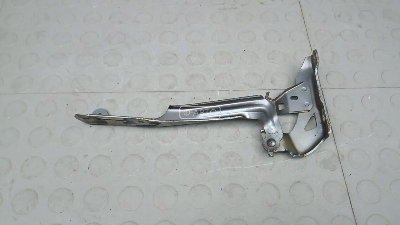 Петля капота