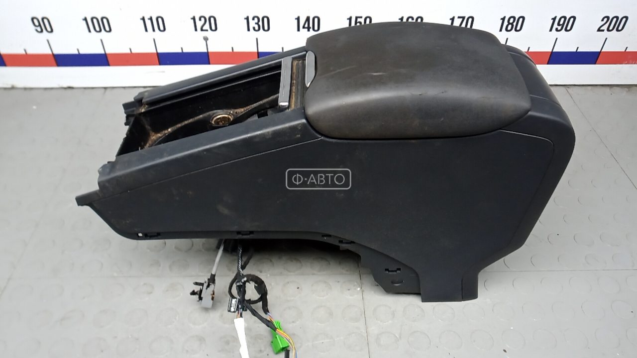 Подлокотник центральный