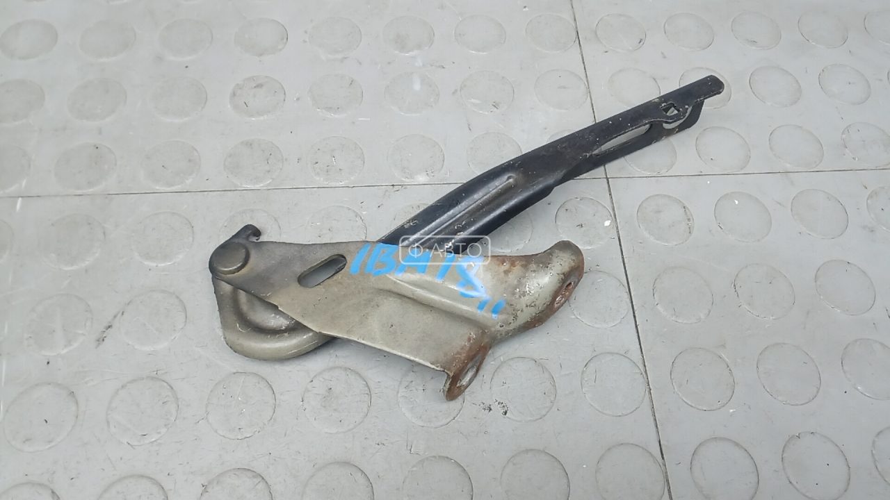 Петля капота