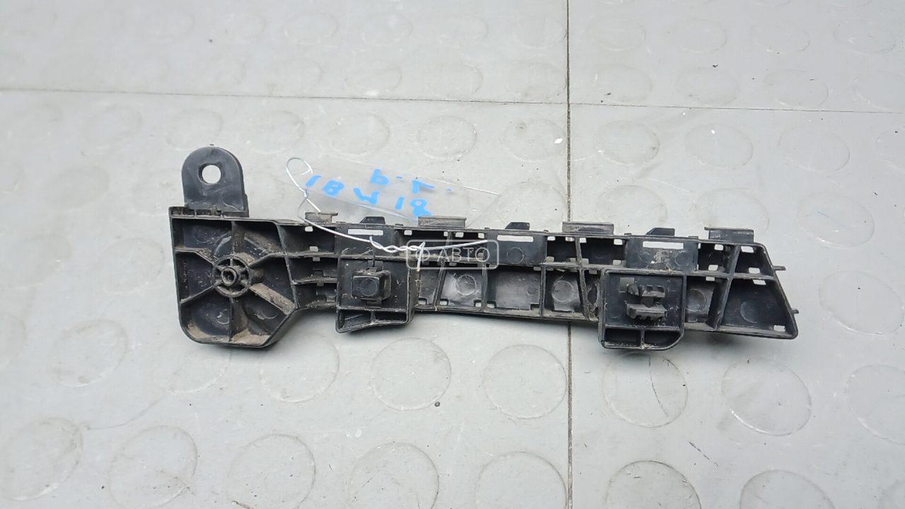 Крепление бампера переднее