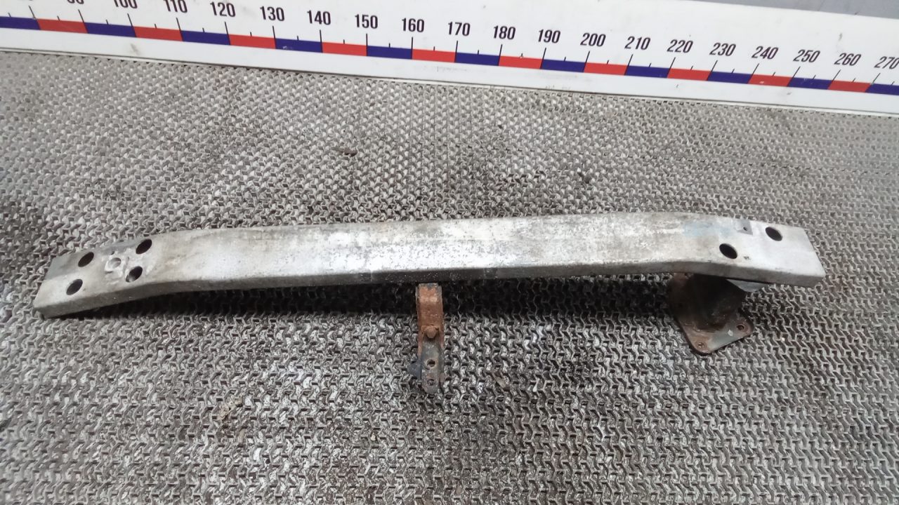 Усилитель бампера передний (кронштейн)