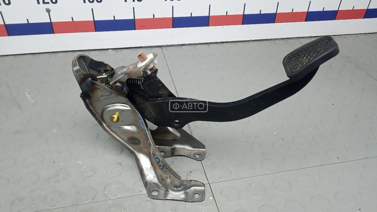 Педаль сцепления