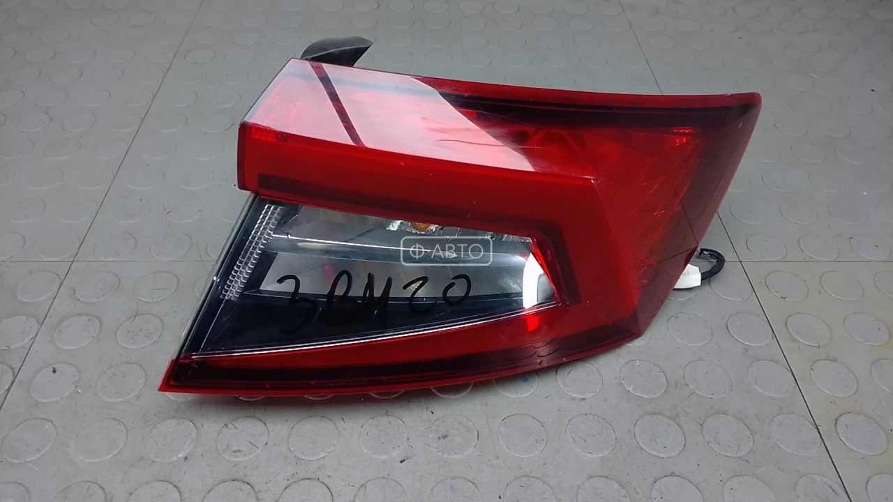Фонарь задний правый