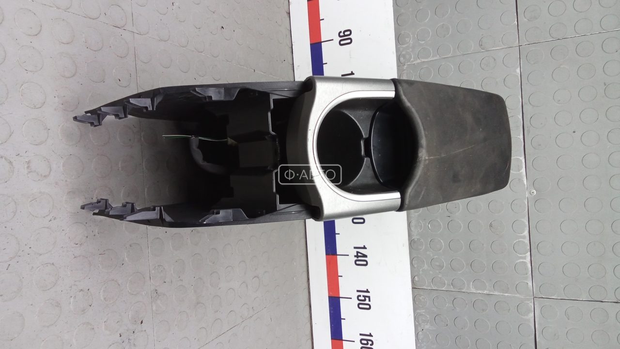 Подлокотник центральный