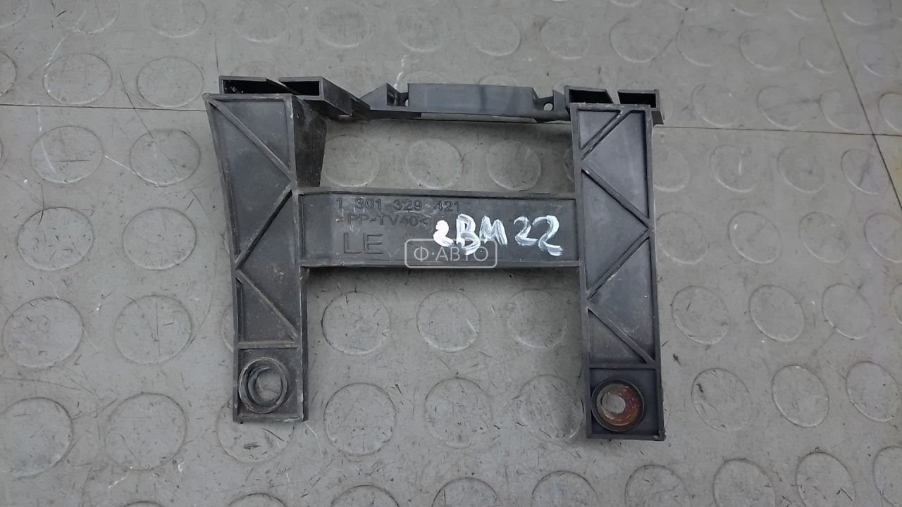 Крепление фары левой