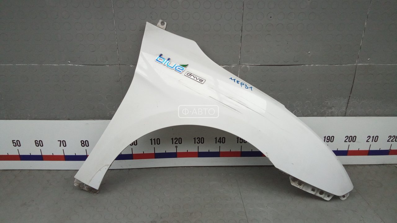 Крыло переднее правое