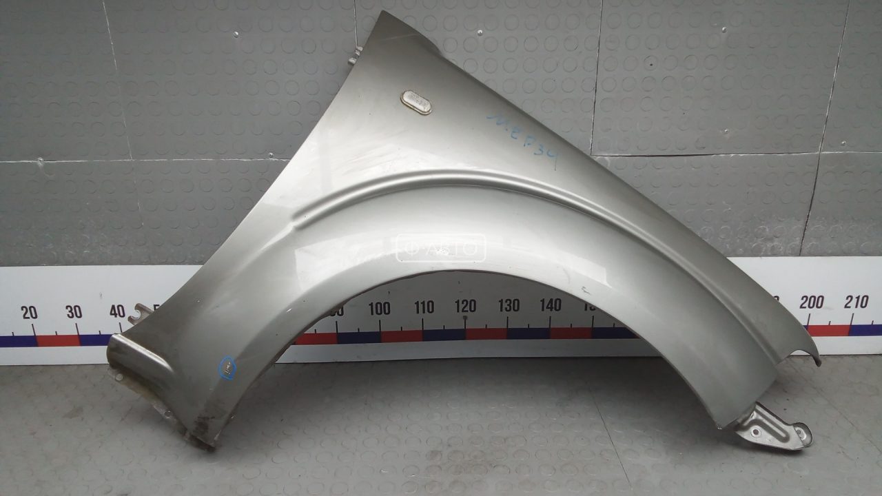 Крыло переднее правое