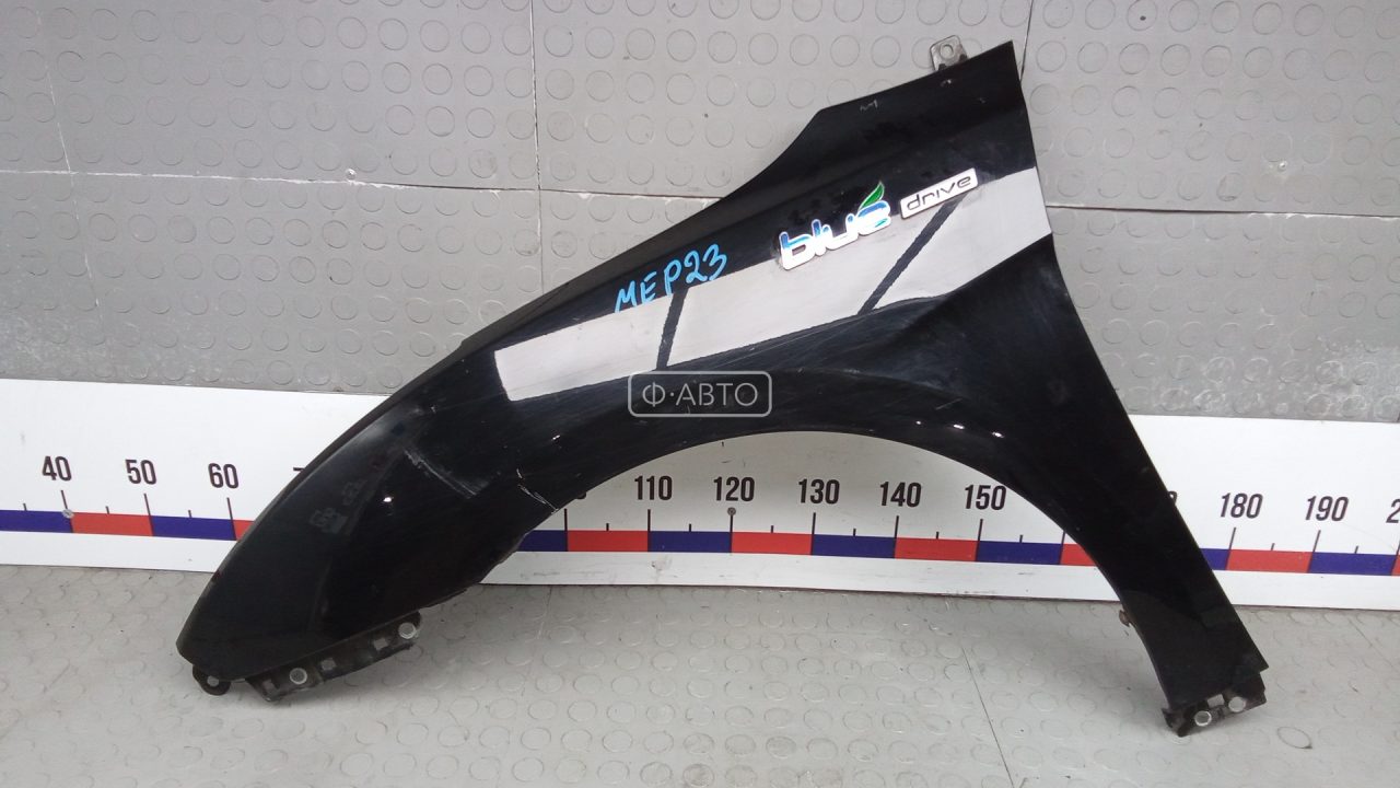 Крыло переднее левое