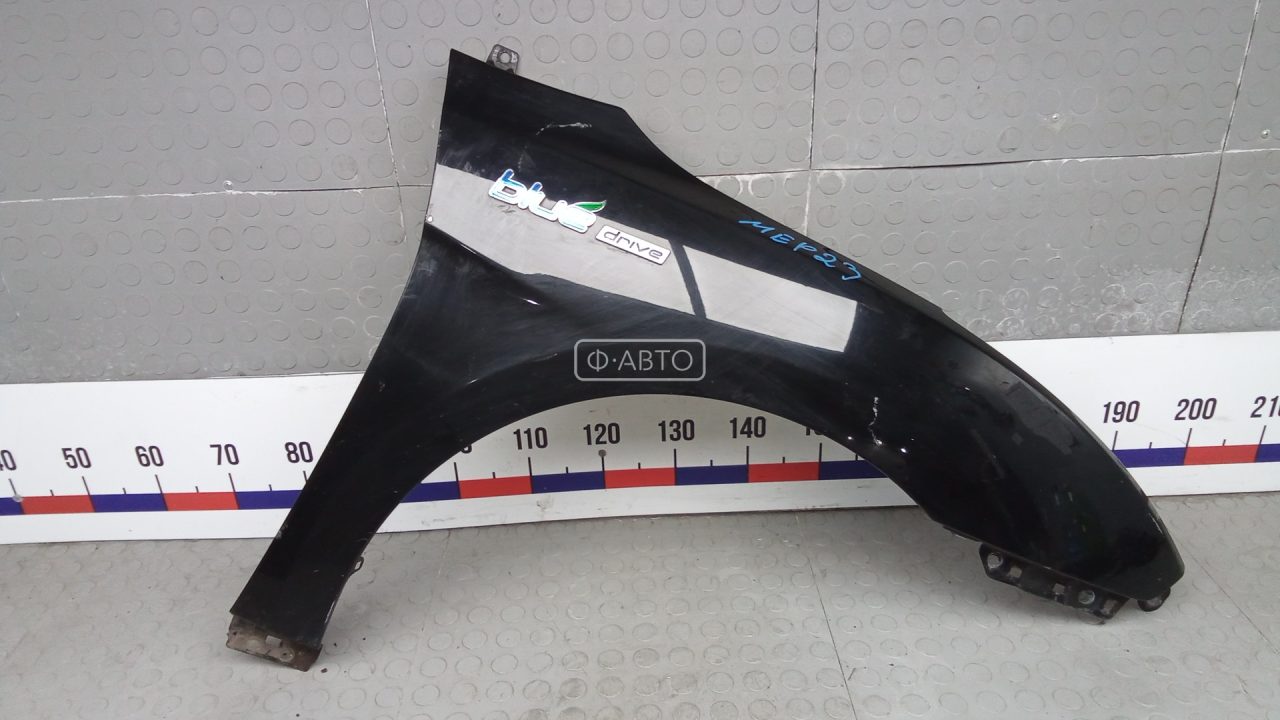 Крыло переднее правое