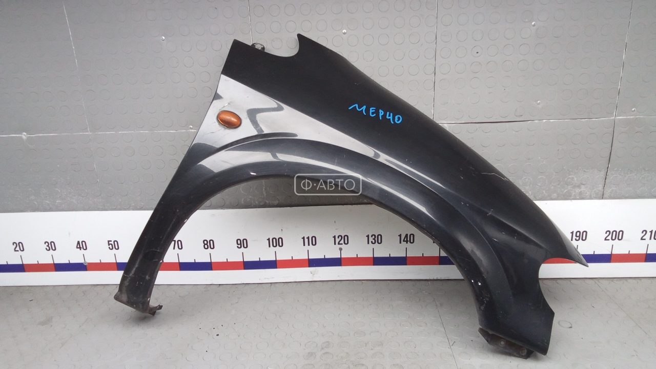 Крыло переднее правое