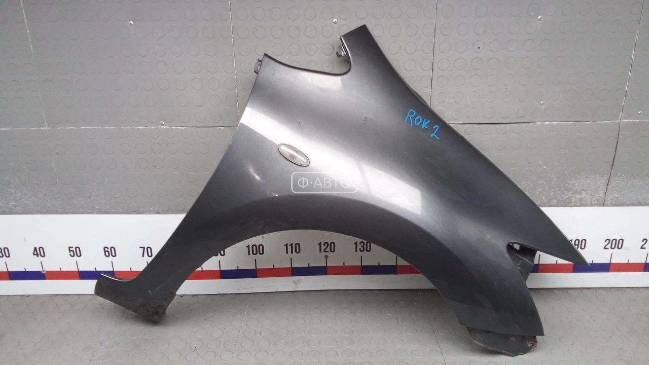 Крыло переднее правое