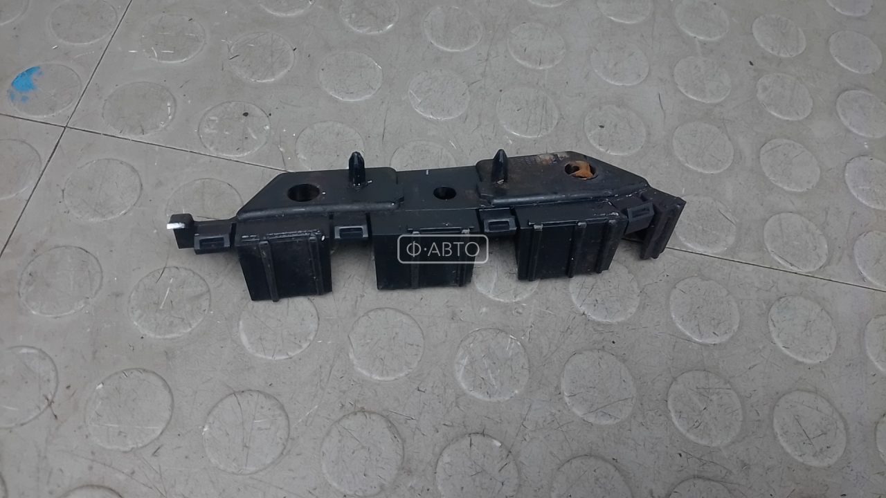 Крепление бампера переднее
