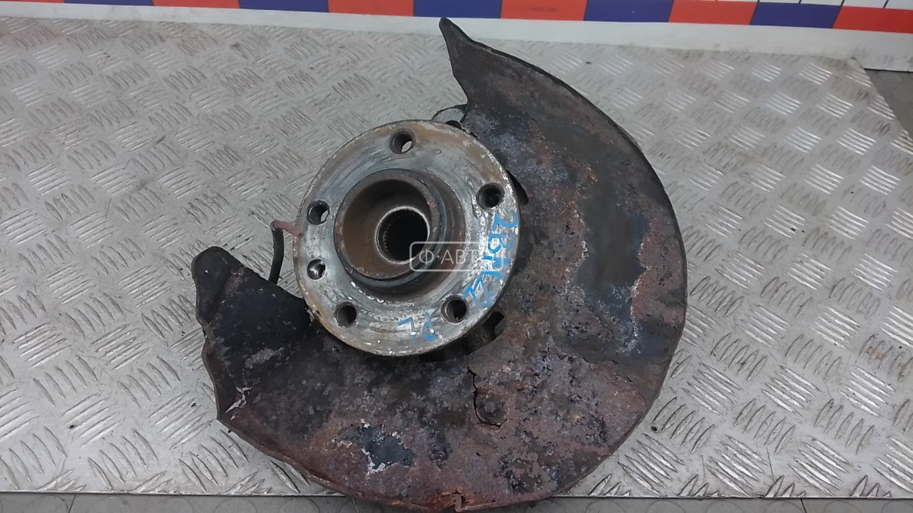 Ступица передняя левая